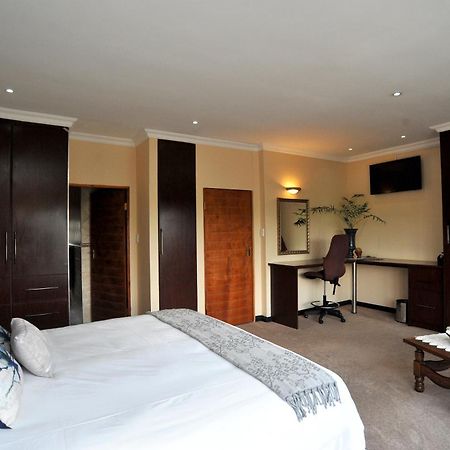 Sunset Manor Guest House Potchefstroom Esterno foto