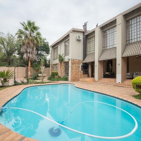 Sunset Manor Guest House Potchefstroom Esterno foto