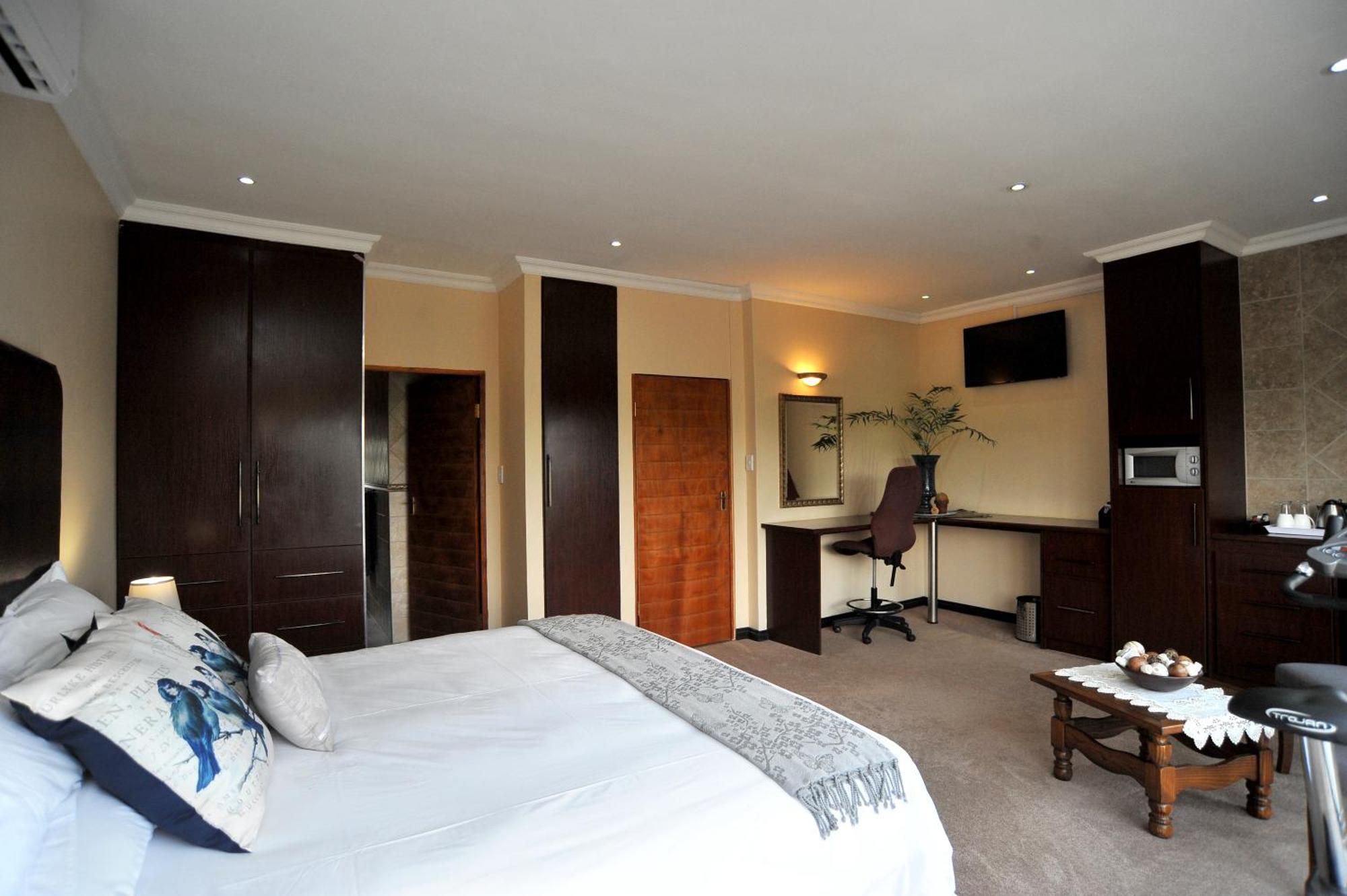 Sunset Manor Guest House Potchefstroom Esterno foto