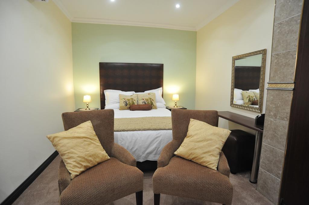 Sunset Manor Guest House Potchefstroom Esterno foto