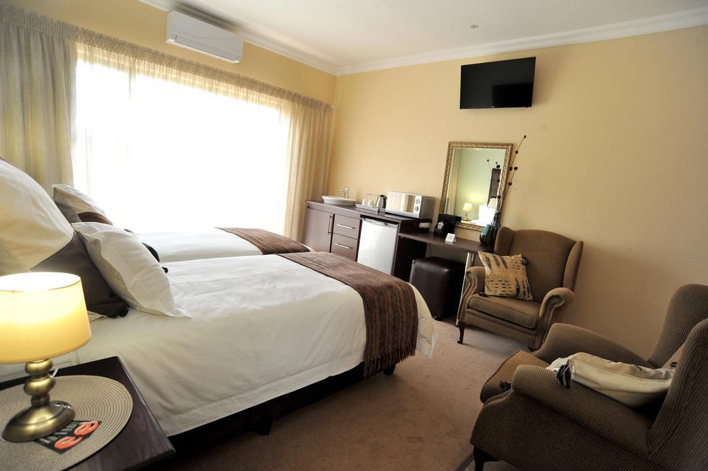 Sunset Manor Guest House Potchefstroom Esterno foto