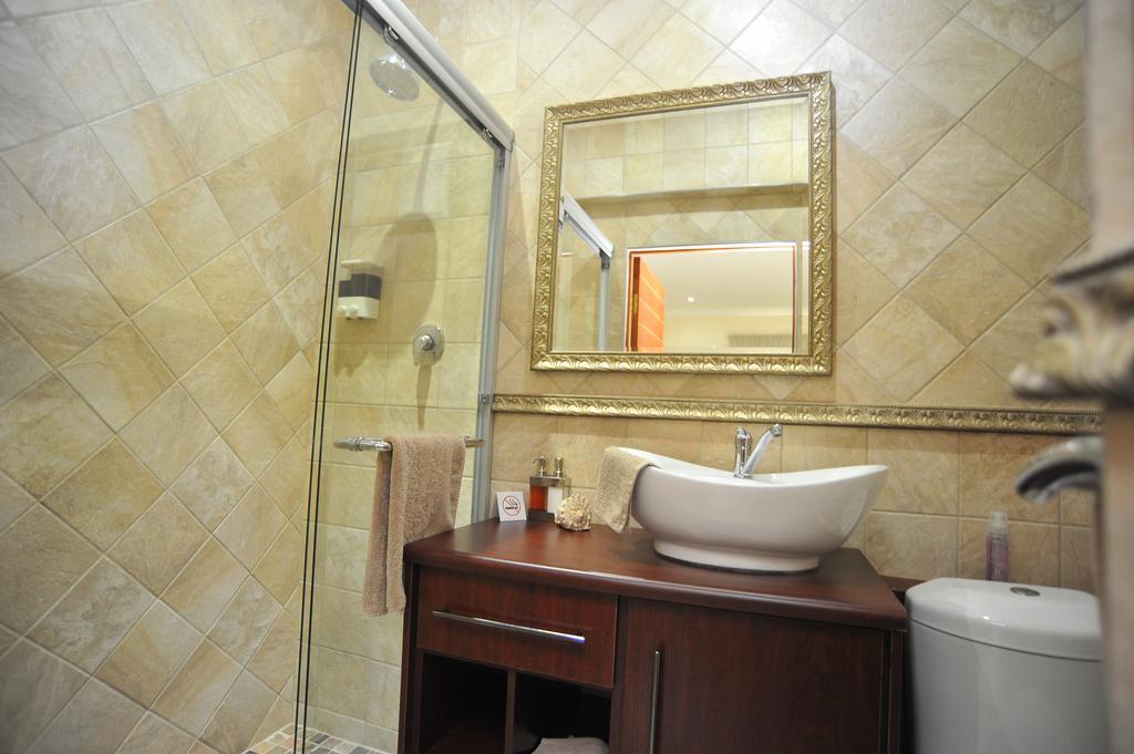Sunset Manor Guest House Potchefstroom Esterno foto