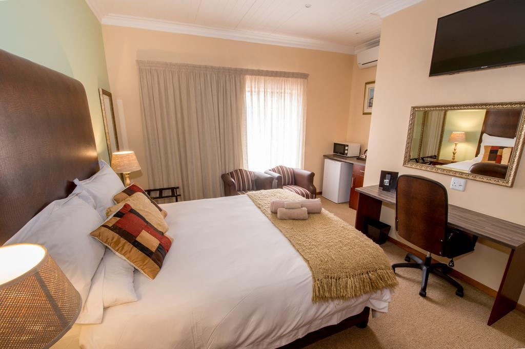 Sunset Manor Guest House Potchefstroom Esterno foto