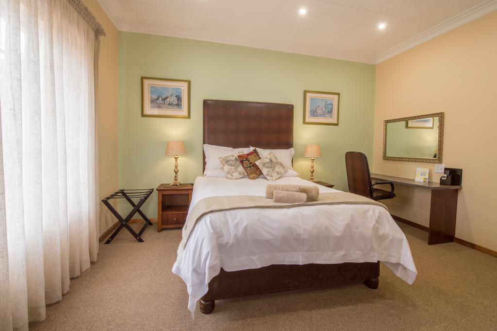 Sunset Manor Guest House Potchefstroom Esterno foto
