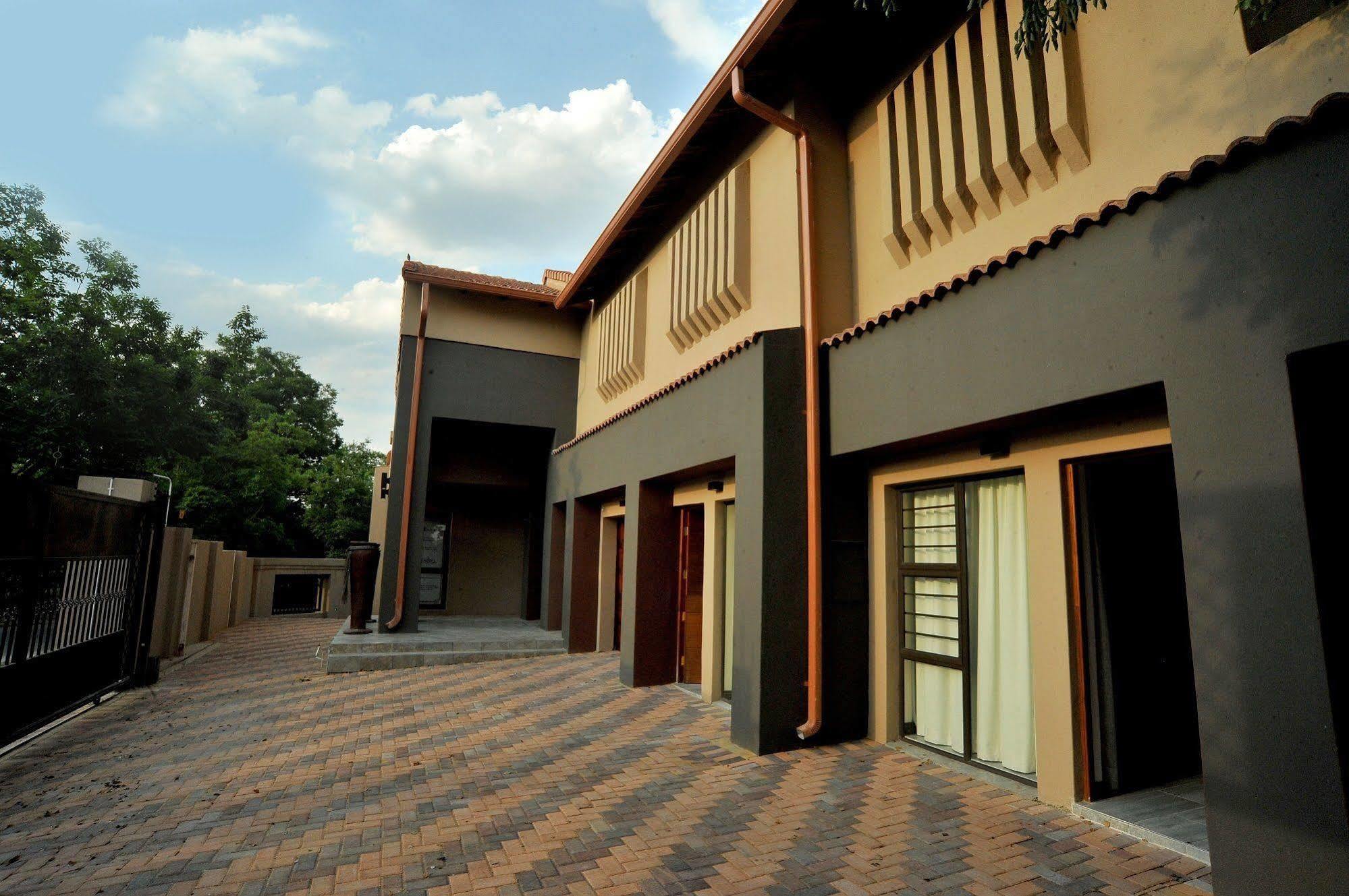Sunset Manor Guest House Potchefstroom Esterno foto