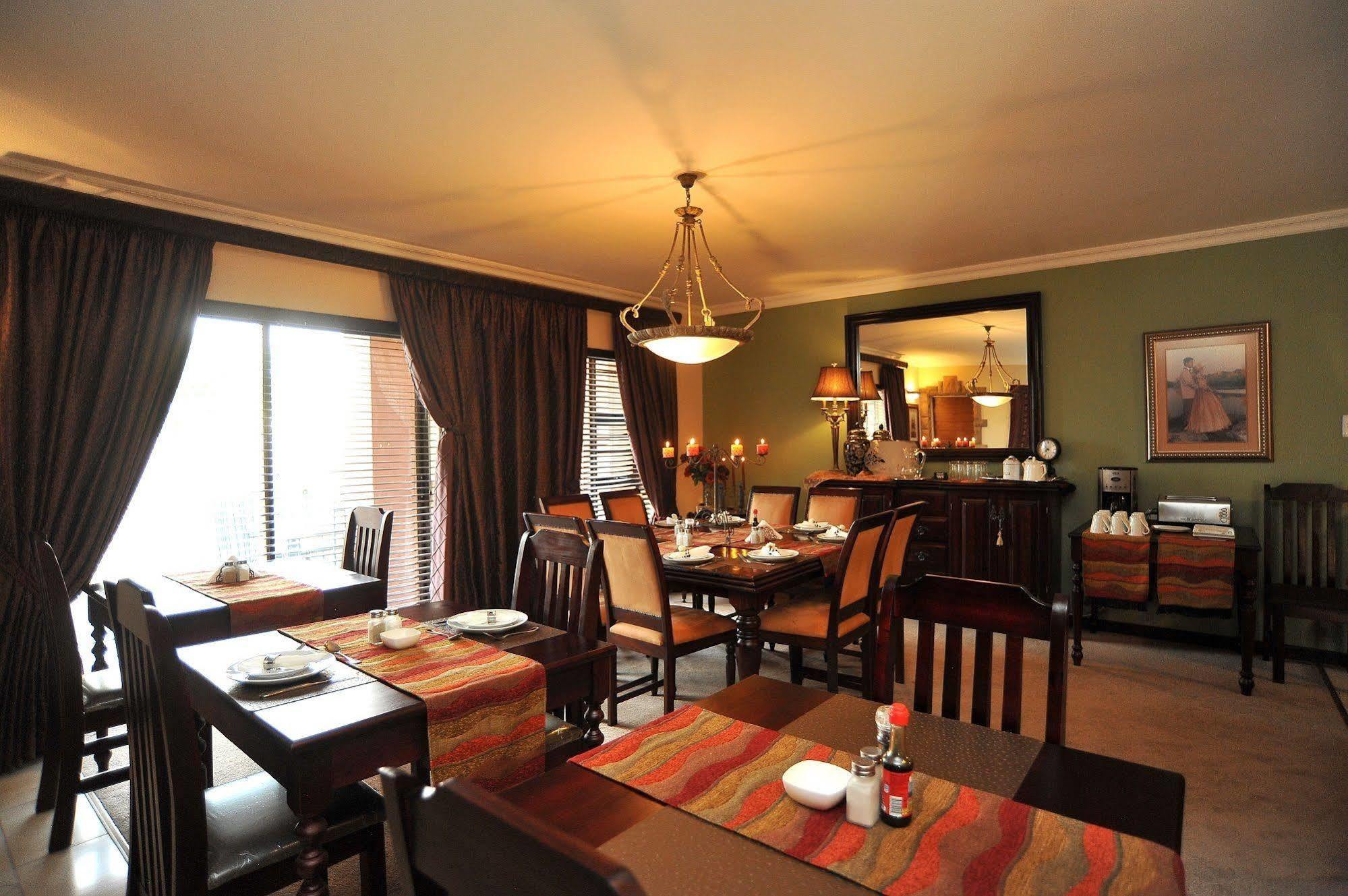 Sunset Manor Guest House Potchefstroom Esterno foto