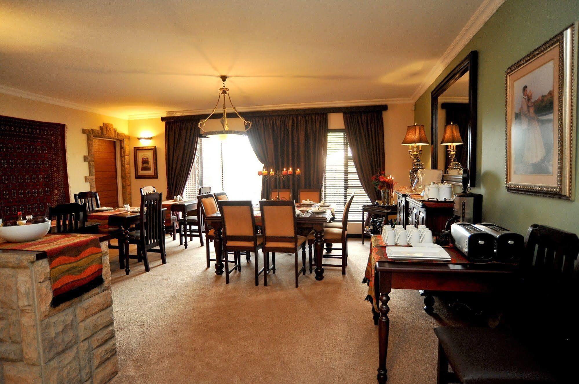 Sunset Manor Guest House Potchefstroom Esterno foto