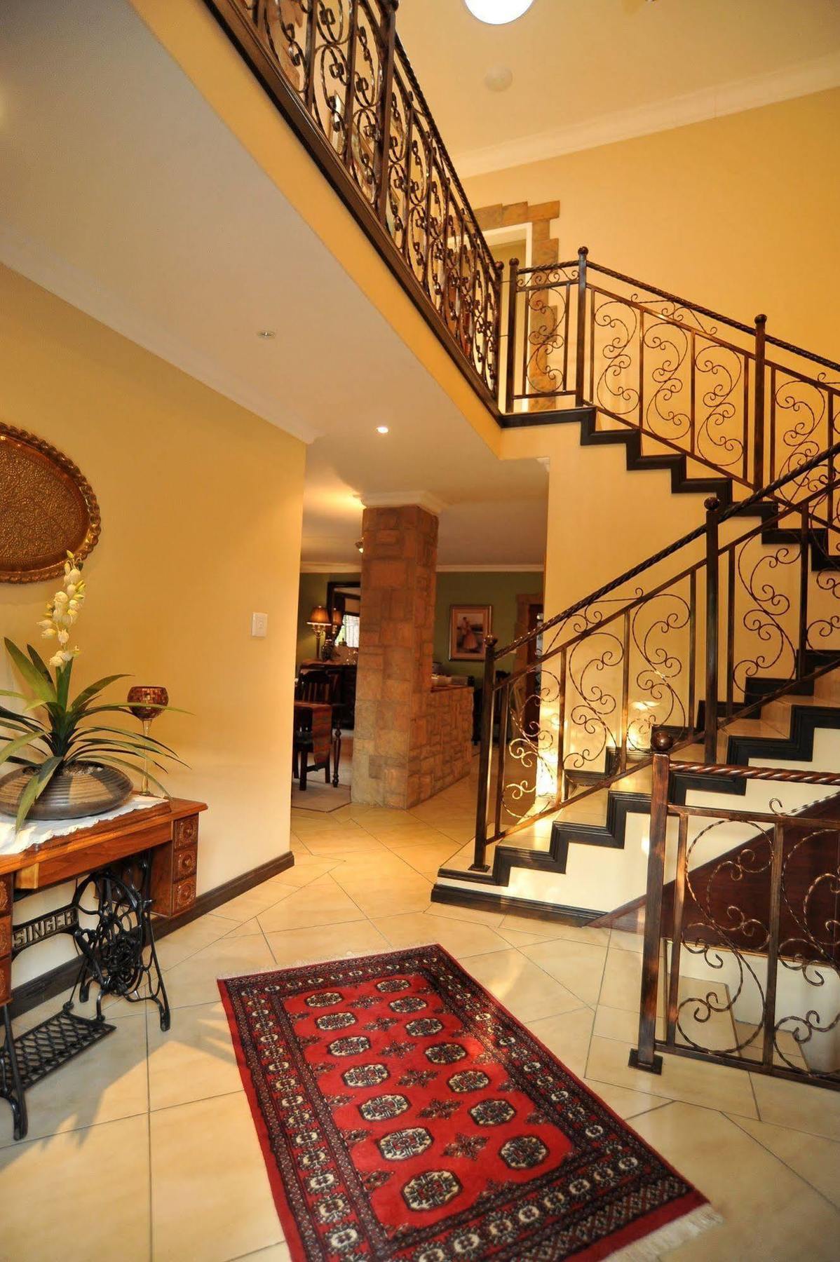 Sunset Manor Guest House Potchefstroom Esterno foto