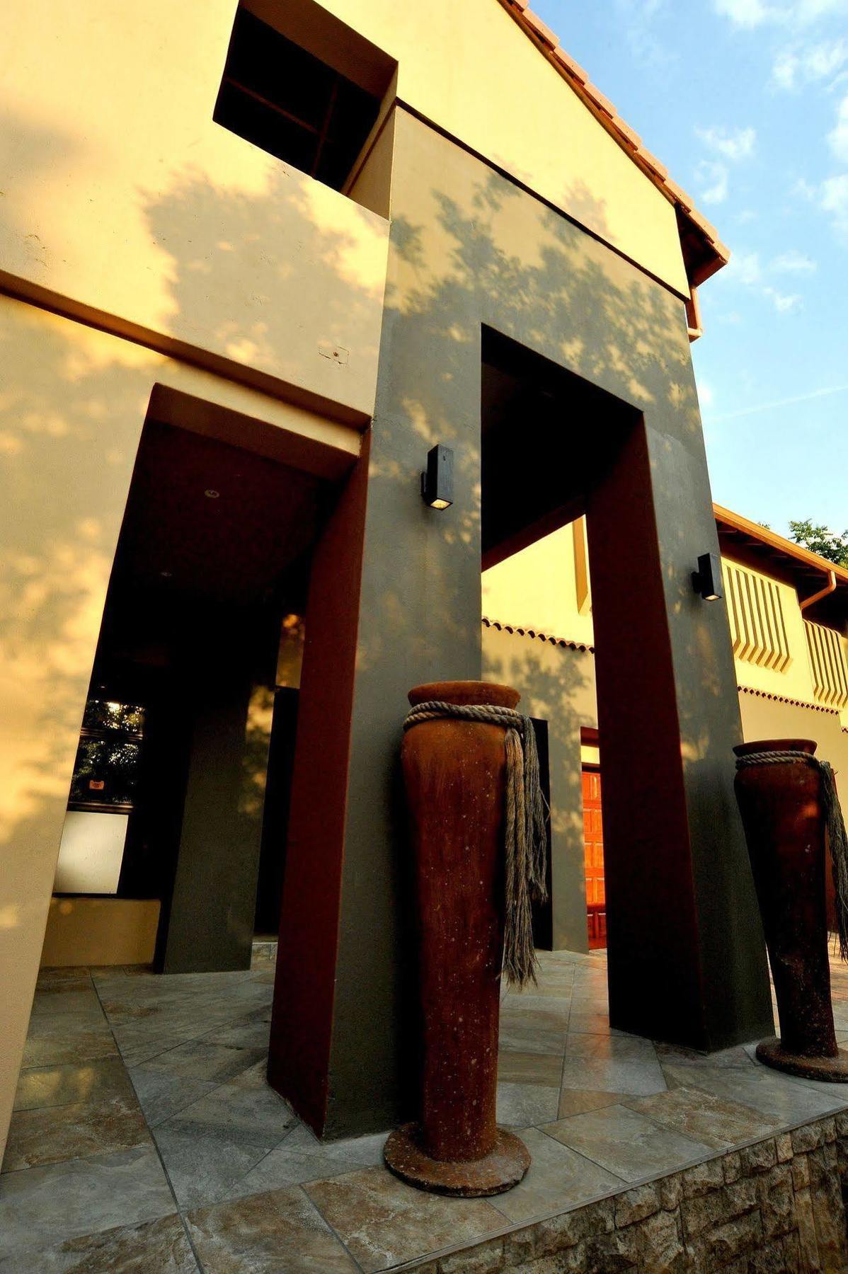 Sunset Manor Guest House Potchefstroom Esterno foto
