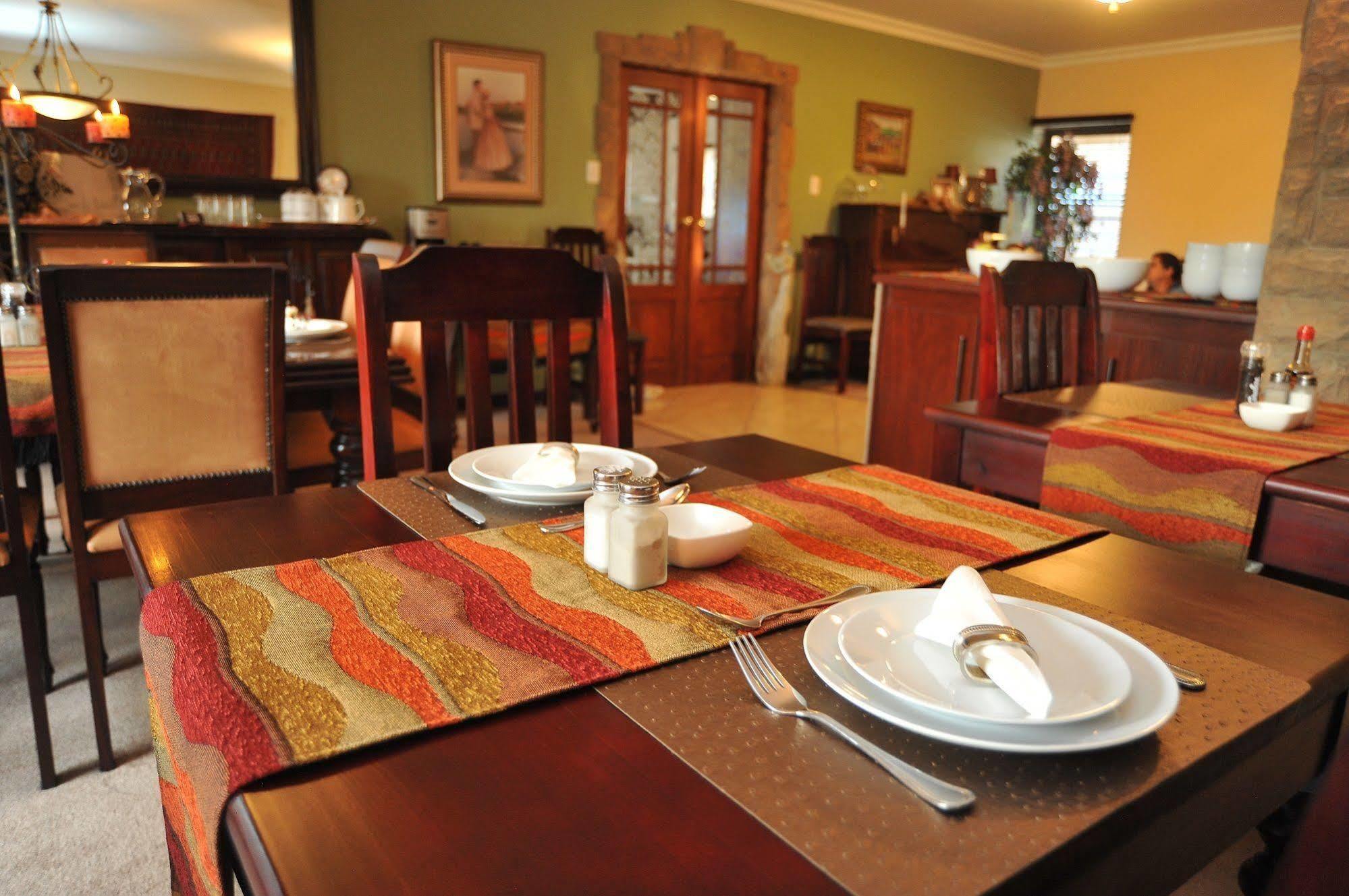 Sunset Manor Guest House Potchefstroom Esterno foto